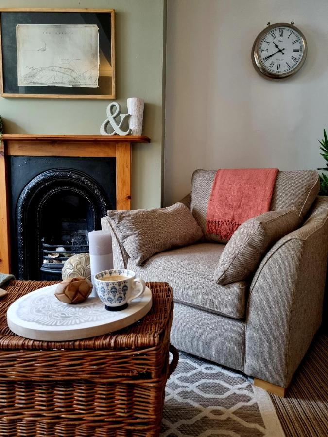 2 Bedroom House Within Walking Distance Of Town Cowes  Buitenkant foto