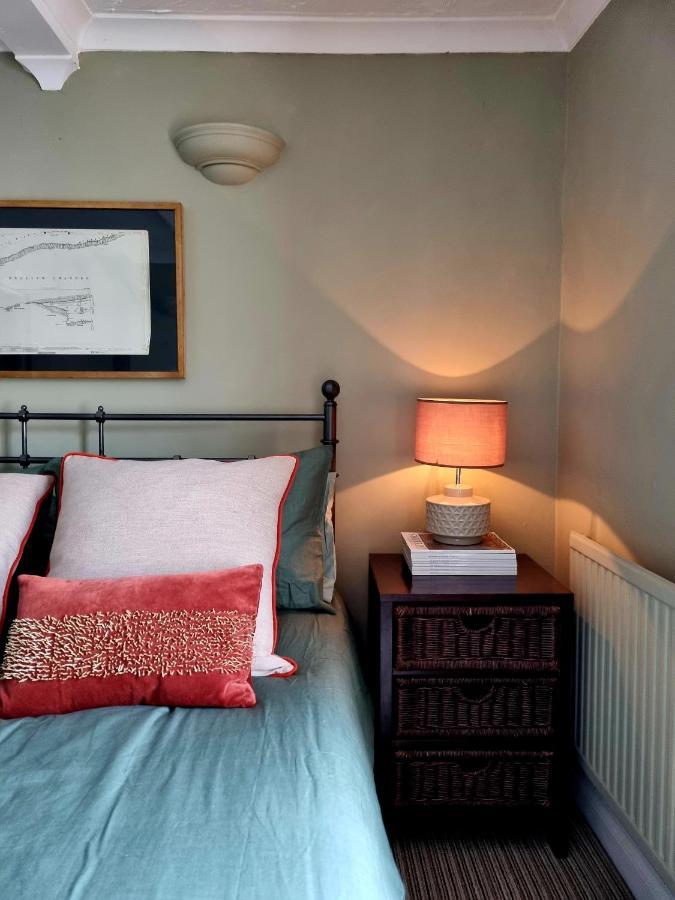 2 Bedroom House Within Walking Distance Of Town Cowes  Buitenkant foto